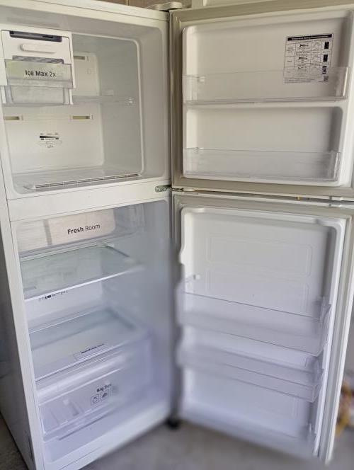 Second-hand Samsung 228L Top Mount Fridge - Photo 4)