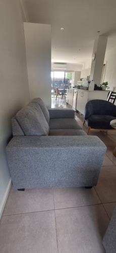 Second-hand  - Photo 4)