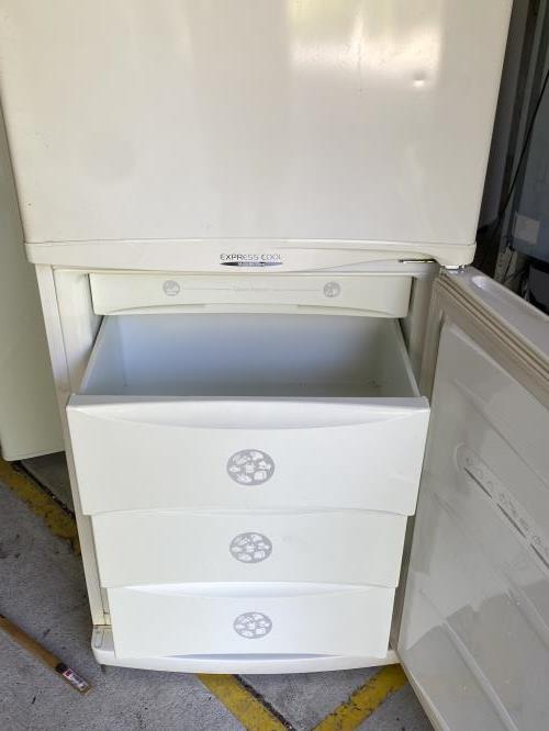Second-hand LG 305L Bottom Mount Fridge - Photo 4)