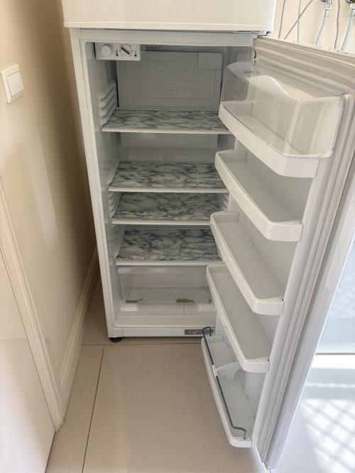 Second-hand Fisher & Paykel 248L Top Mount Fridge - Photo 4)