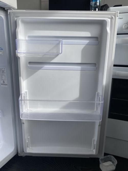Second-hand Kelvinator 231L Top Mount Fridge - Photo 4)