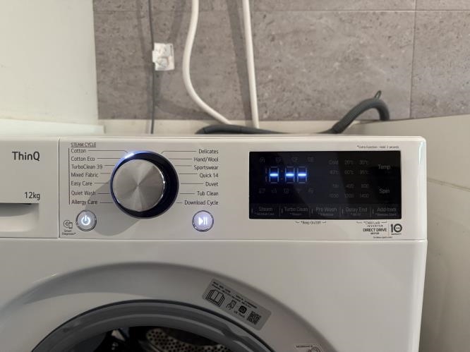 Second-hand LG 12kg Front Load Washing Machine - Photo 4)