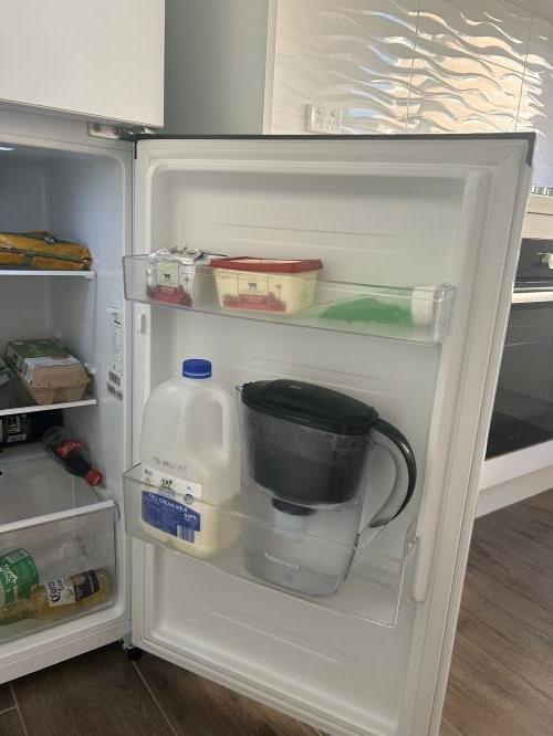 Second-hand Hisense 205L Top Mount Fridge - Photo 4)