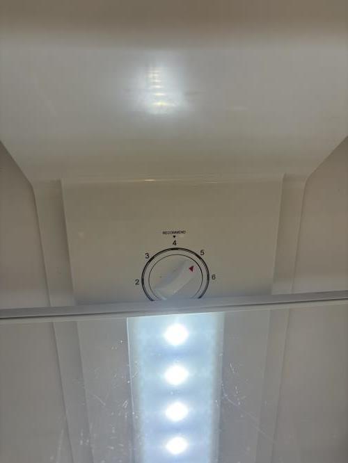 Second-hand Chiq 202L Top Mount Fridge - Photo 4)