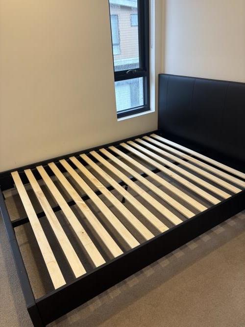 Second-hand Queen Size Bed Frame - Photo 4)