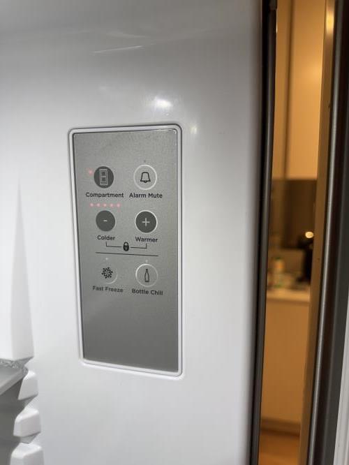 Second-hand Fisher & Paykel 403L Bottom Mount Fridge - Photo 4)