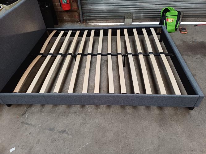 Second-hand Queen Size Bed Frame - Photo 4)