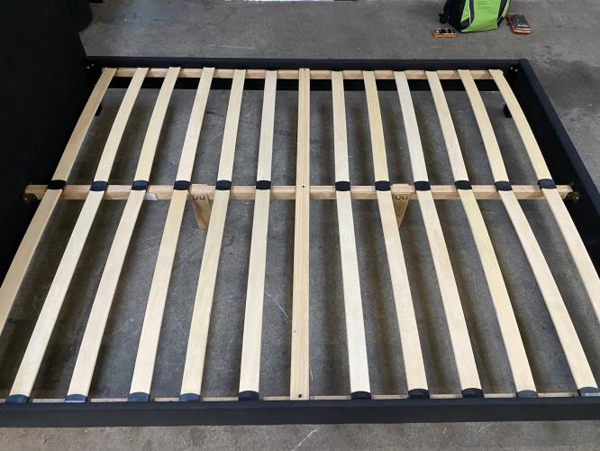 Second-hand Queen Size Bed Frame - Photo 4)