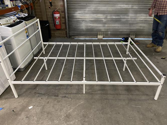 Second-hand Queen Size Bed Frame - Photo 4)