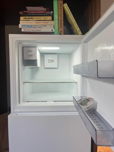 Second-hand Beko 345L Top Mount Fridge - Photo 4)