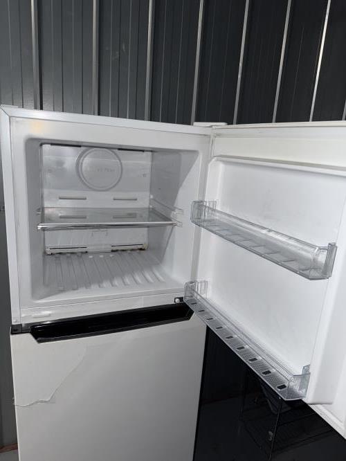 Second-hand Chiq 216L Top Mount Fridge - Photo 4)