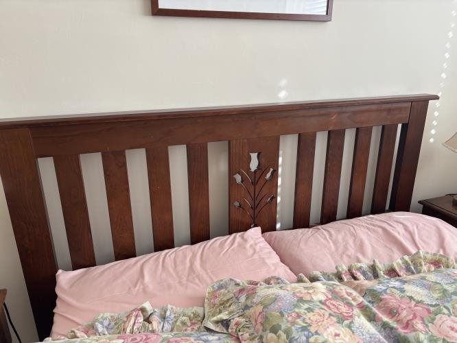 Second-hand Double Bed Frame - Photo 4)