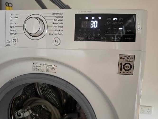 Second-hand LG 7kg Front Load Washing Machine - Photo 4)