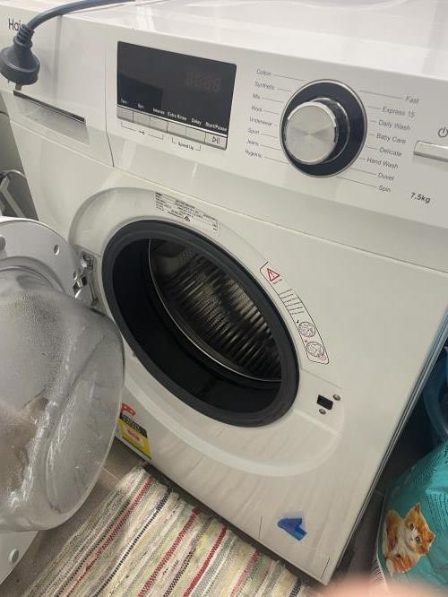 Second-hand Haier 7.5kg Front Load Washing Machine - Photo 4)