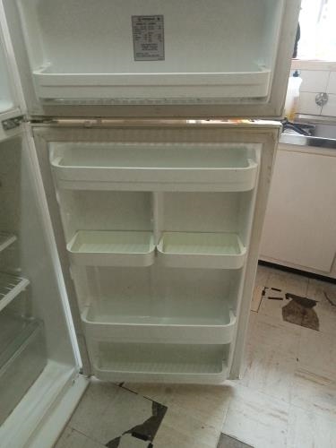Second-hand Westinghouse 392L Top Mount Fridge - Photo 4)