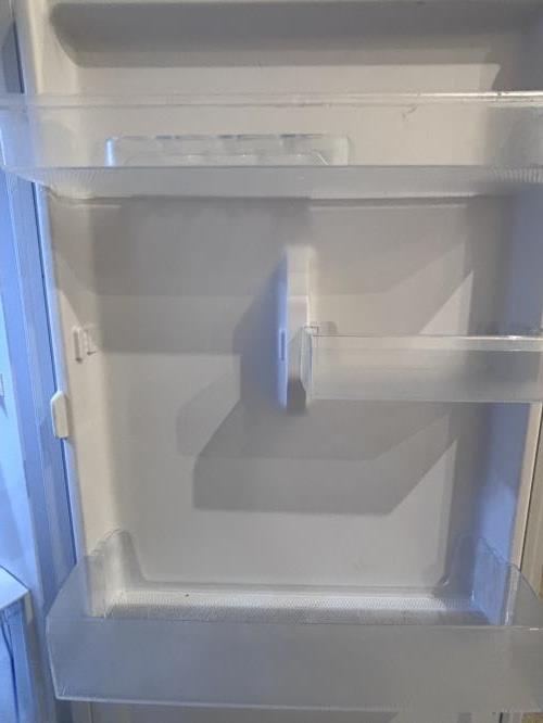 Second-hand Chiq 202L Top Mount Fridge - Photo 4)