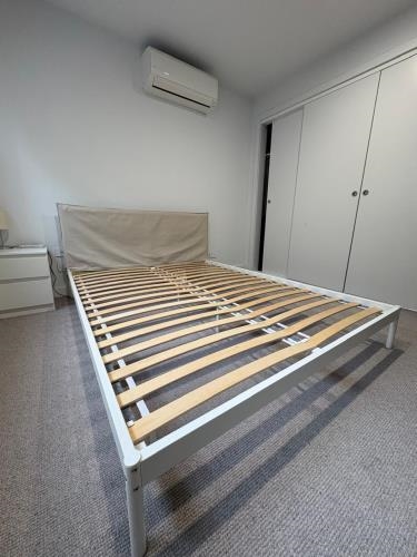 Second-hand IKEA Queen Size Bed Frame - Photo 4)