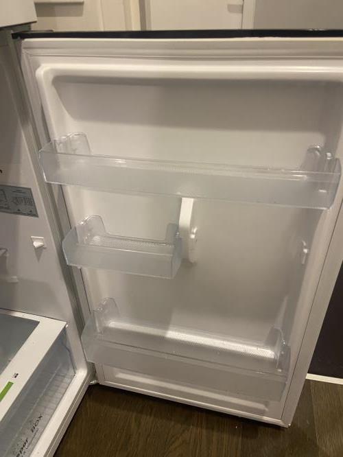 Second-hand Chiq 202L Top Mount Fridge - Photo 4)