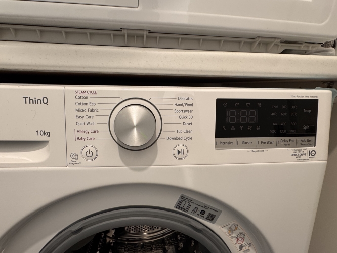 Second-hand LG 10kg Front Load Washing Machine - Photo 4)