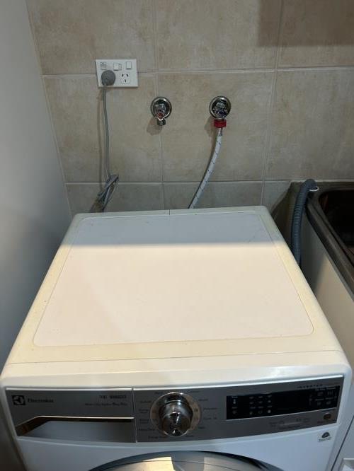 Second-hand Electrolux 8kg / 5kg Washer-Dryer Combo - Photo 4)