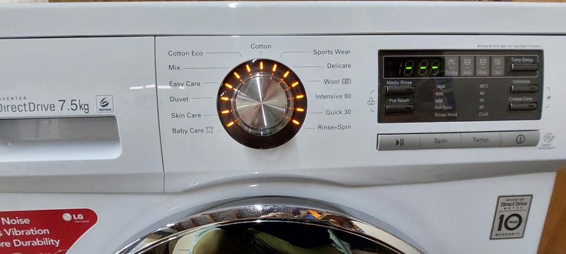 Second-hand LG 7.5kg Front Load Washing Machine - Photo 4)