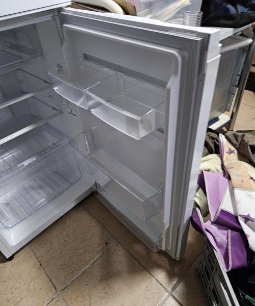 Second-hand Westinghouse 231L Top Mount Fridge - Photo 4)