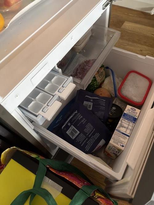 Second-hand Mitsubishi 325L Bottom Mount Fridge - Photo 4)