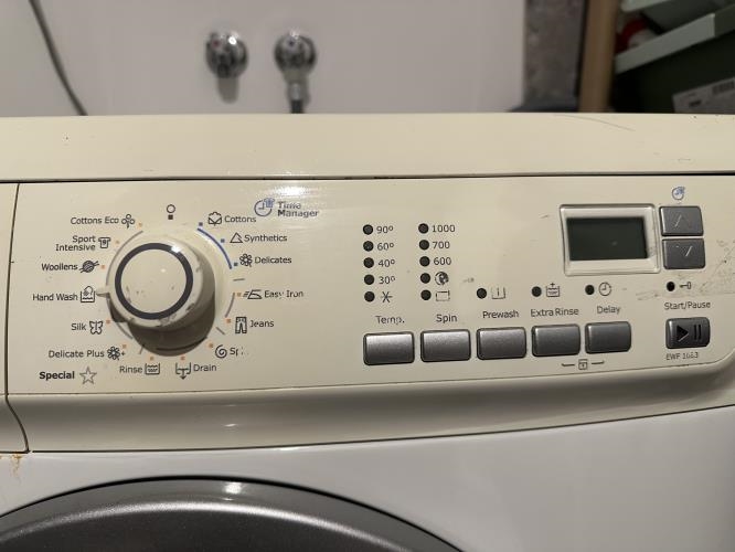 Second-hand Electrolux 8kg Front Load Washing Machine - Photo 4)