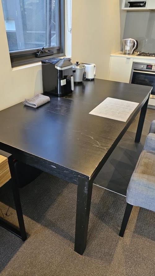 Second-hand Dining Table with 4 Chairs - Photo 4)