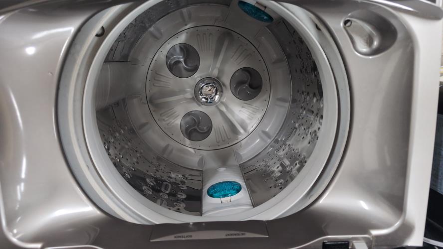Second-hand LG 9kg Top Load Washing Machine - Photo 4)
