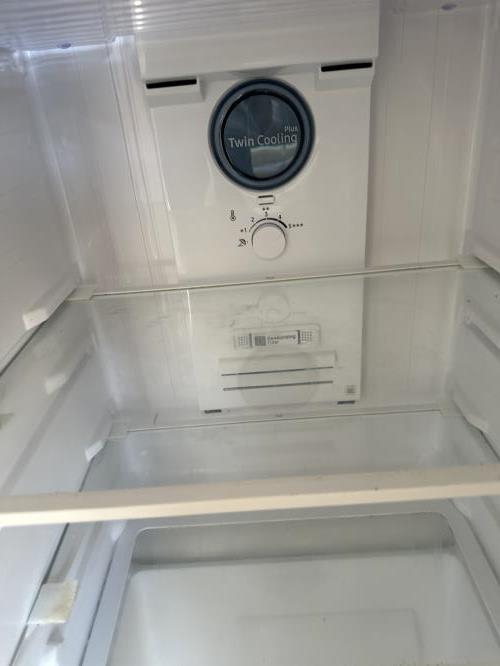 Second-hand Samsung 320L Top Mount Fridge - Photo 4)