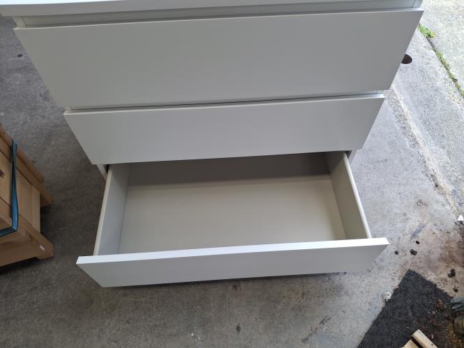 Second-hand IKEA Malm 3 Drawer Chest of Drawers - Photo 4)