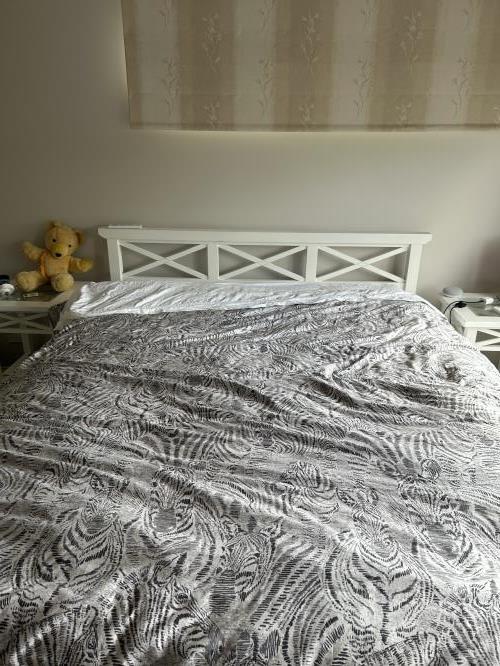 Second-hand Queen Size Bed Frame - Photo 4)