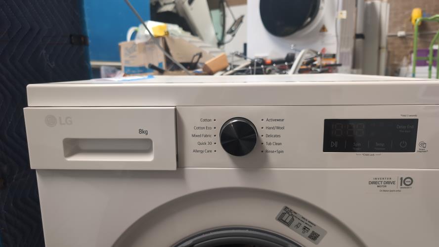 Second-hand LG 8kg Front Load Washing Machine - Photo 4)