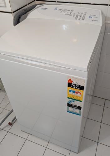 Second-hand Fisher & Paykel 5.5kg Top Load Washing Machine - Photo 4)