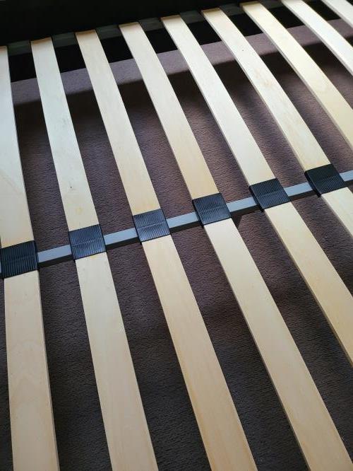 Second-hand Dark Brown Queen Bed Frame - Photo 4)