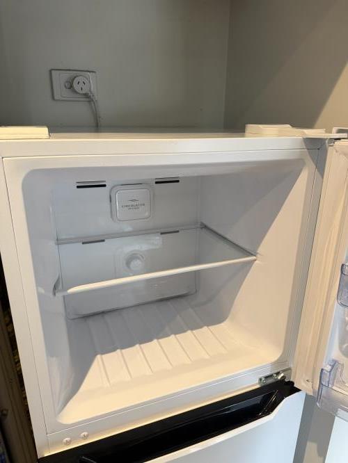 Second-hand TCL 198L Top Mount Fridge - Photo 4)