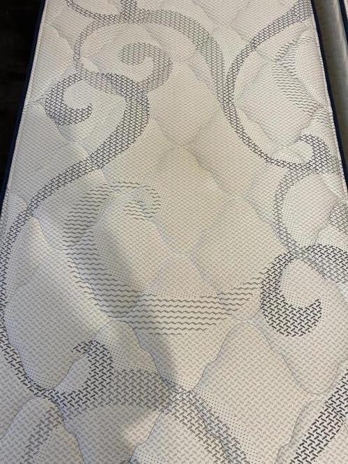 Second-hand Single Mattress - Photo 4)