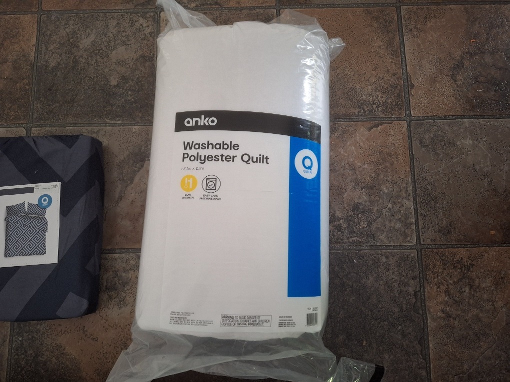 Bedding Set for a Queen Bed - Photo 4)