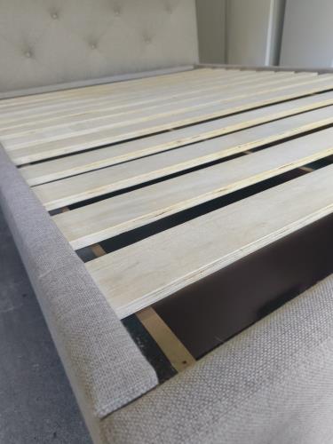 Second-hand Queen Size Bed Frame - Photo 5)