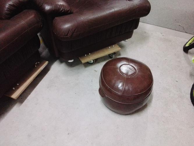 Second-hand Three Seater Sofa with 2 Armchairs and Foot Stool - Photo 5)