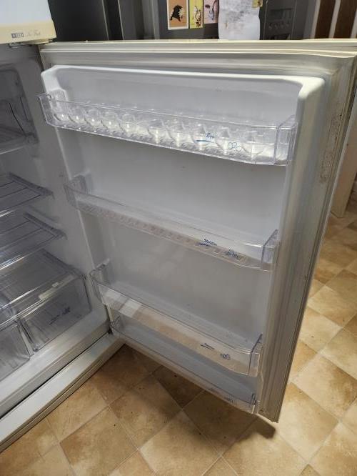 Second-hand General Electric 351L Top Mount Fridge - Photo 5)