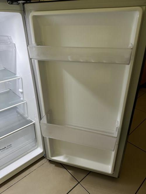 Second-hand LG 243L Top Mount Fridge - Photo 5)