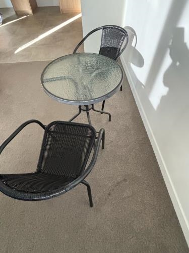 Second-hand Outdoor Table with 2 Chairs - Photo 5)
