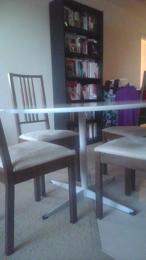 Second-hand Dining Table with 4 Chairs - Photo 5)