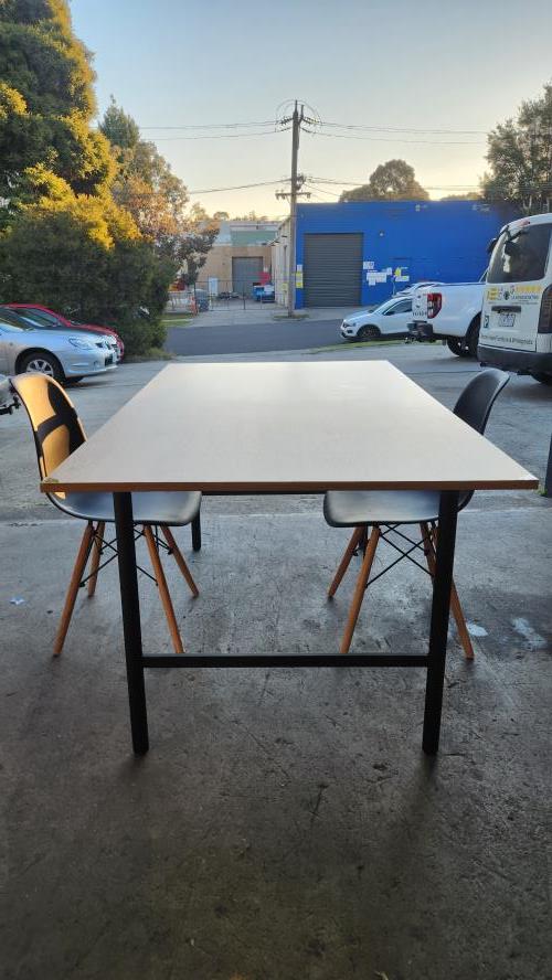 Second-hand Dining Table with 2 Chairs - Photo 5)