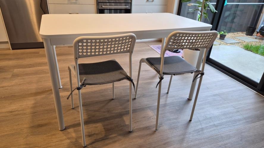 Second-hand Dining Table with 2 Chairs - Photo 5)