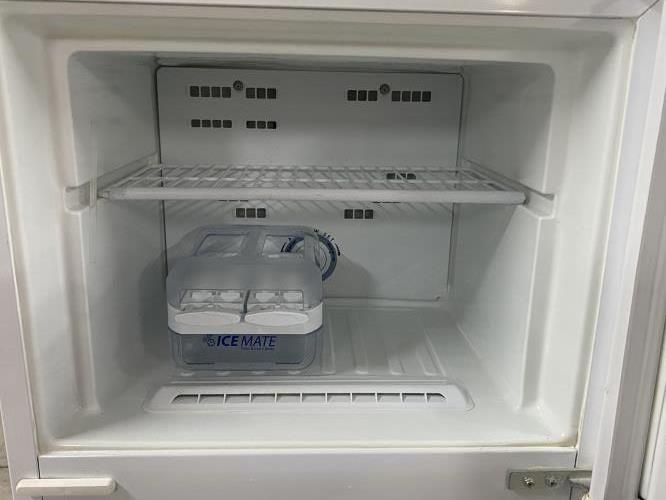 Second-hand Whirlpool 212L Top Mount Fridge - Photo 5)