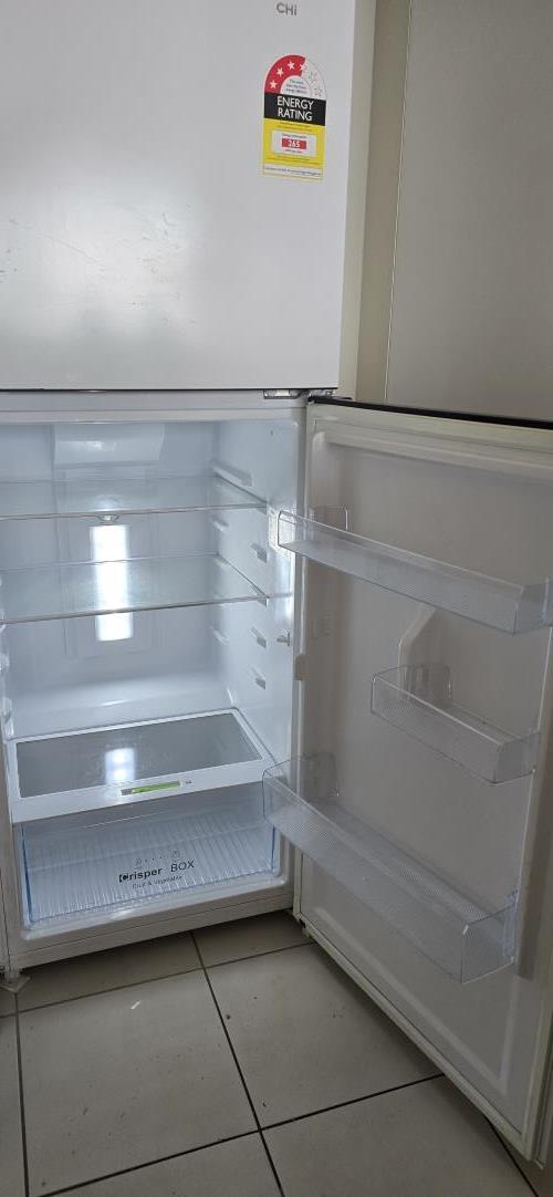 Second-hand Chiq 216L Top Mount Fridge - Photo 5)