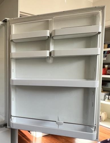 Second-hand Fisher & Paykel 404L Bottom Mount Fridge - Photo 5)